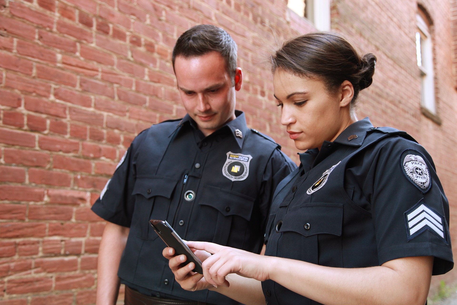 ¿PUEDE UN AGENTE DE POLICÍA TOMAR UNA FOTOGRAFÍA DEL DNI CON SU MÓVIL PARA IMPONER UNA SANCIÓN?