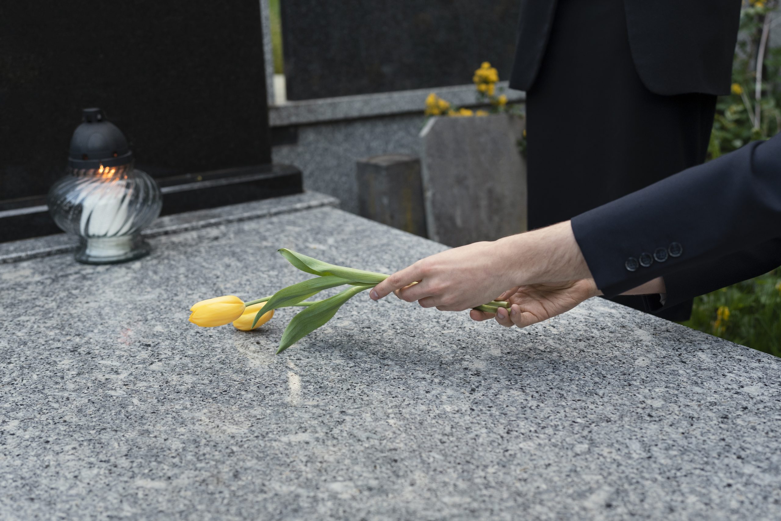 TRATAMIENTO DE DATOS DE PERSONAS FALLECIDAS EN ESQUELAS FUNERARIAS, SEMBLANZAS Y OBITUARIOS